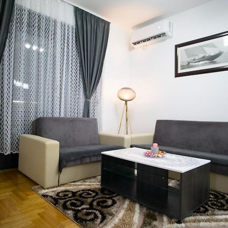 Apartmani Anica トレビニエ エクステリア 写真