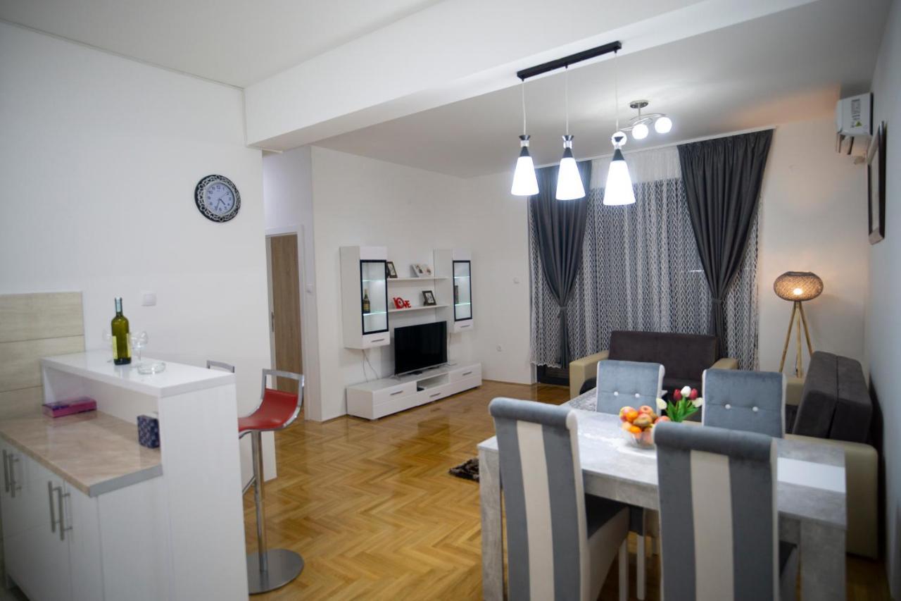 Apartmani Anica トレビニエ エクステリア 写真